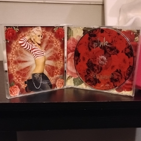 P!nk 'I'm Not Dead' CD - Picture 4 of 4